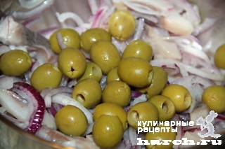 Салат из сельди с оливками и помидорами "Зазноба"