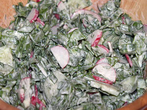 Салат из щавеля с редисом и огурцом "Июнь"