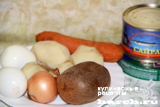 Салат с консервированной сайрой и киви "Круиз"