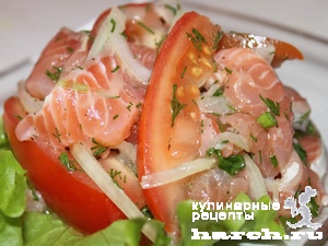 Как сделать салат Амурский из красной рыбы с томатами: пошаговое описание рецепта