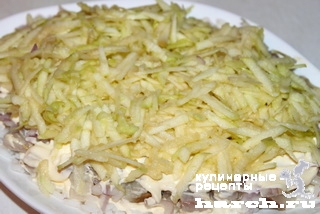 Скандинавский салат с сельдью и рисом