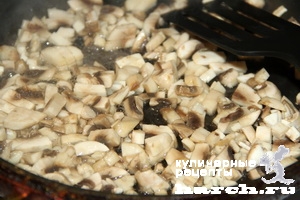 Стерлядь, фаршированная семгой и грибами