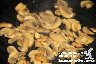Закуска из жареного сыра с грибами и луком по-чешски